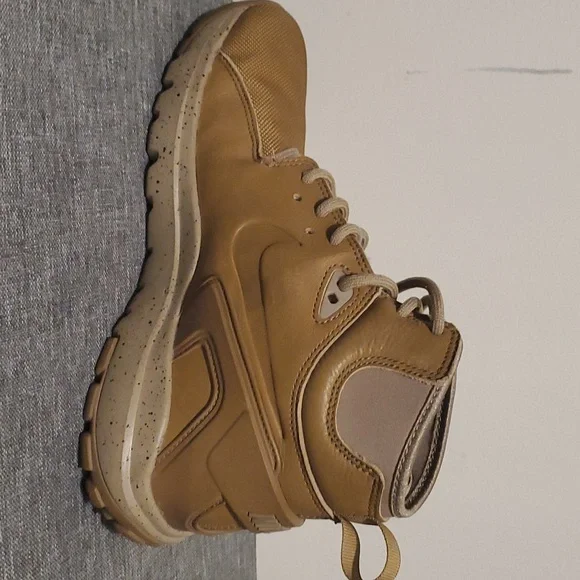 NIKE - Picture 4 of 6